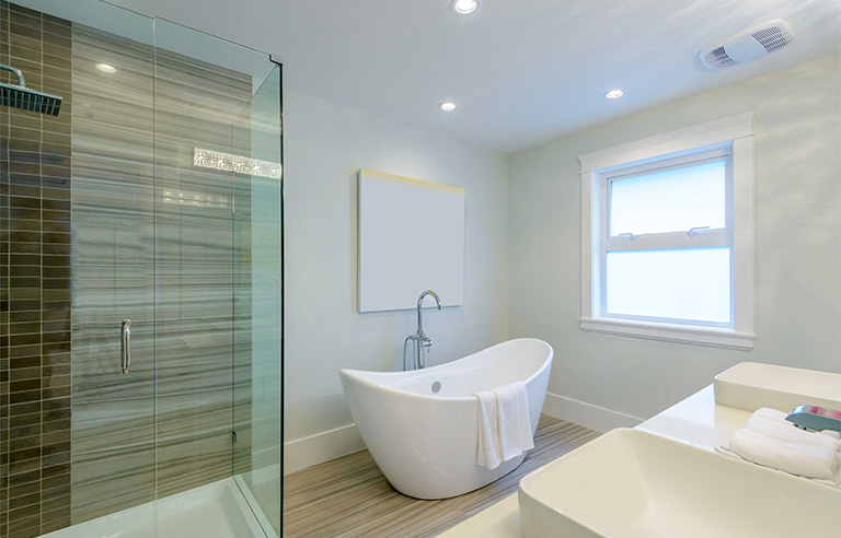 Moderne og minimalistisk badeværelse